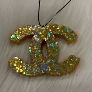 FRESHIE with Gold/Silver Glitter in “Warm Candy Apple” Scent